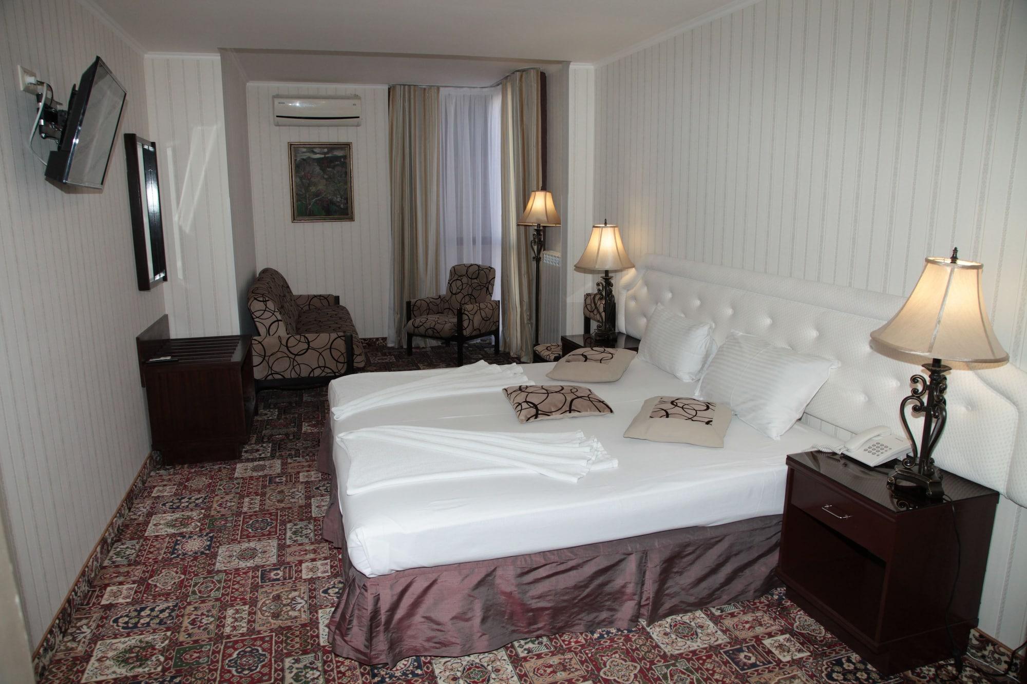 Shirak Hotel Ereván Exterior foto