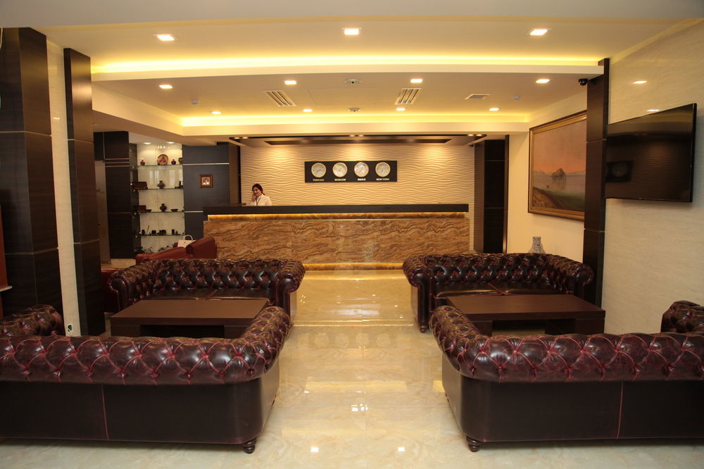 Shirak Hotel Ereván Exterior foto