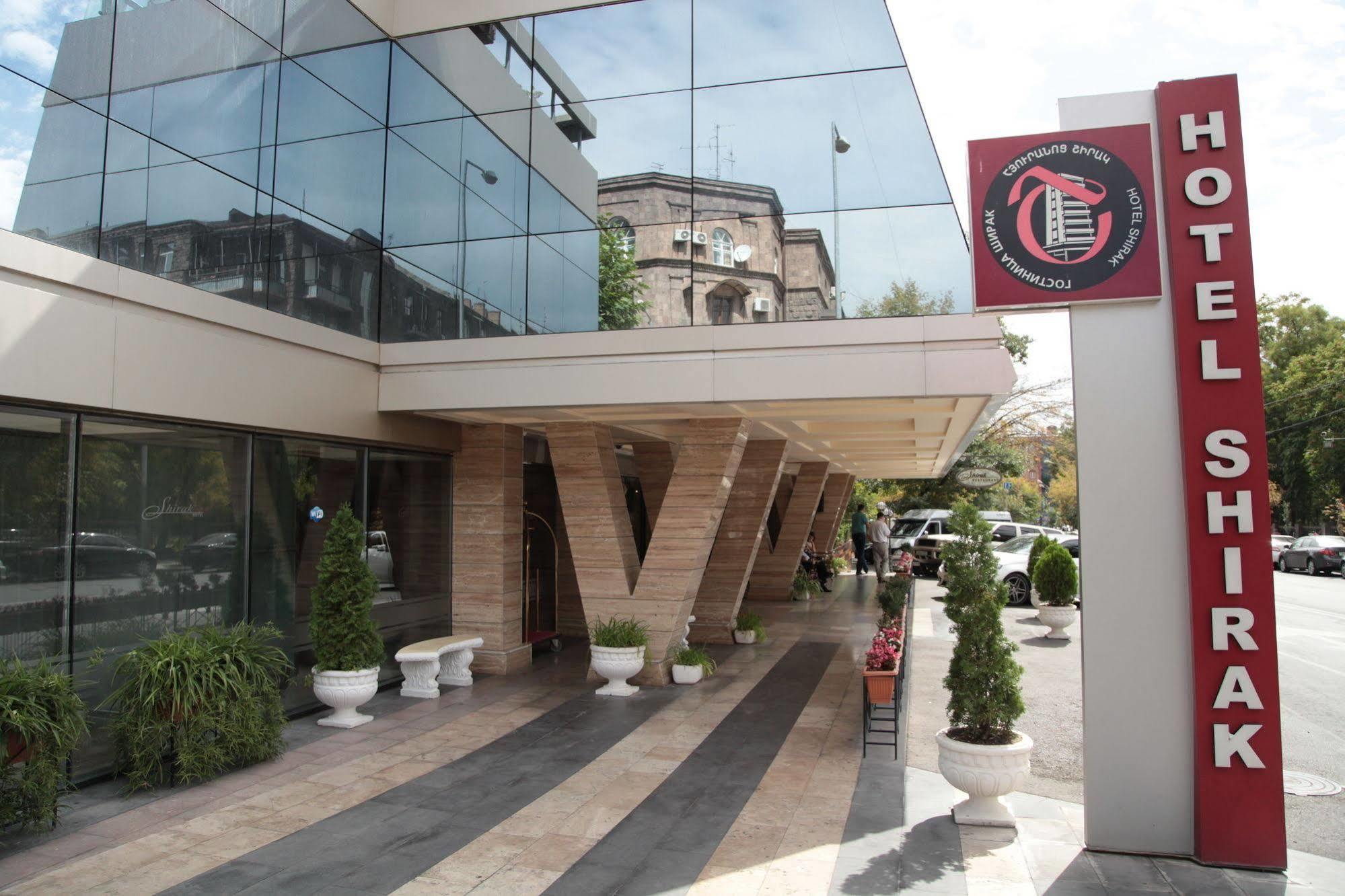 Shirak Hotel Ereván Exterior foto