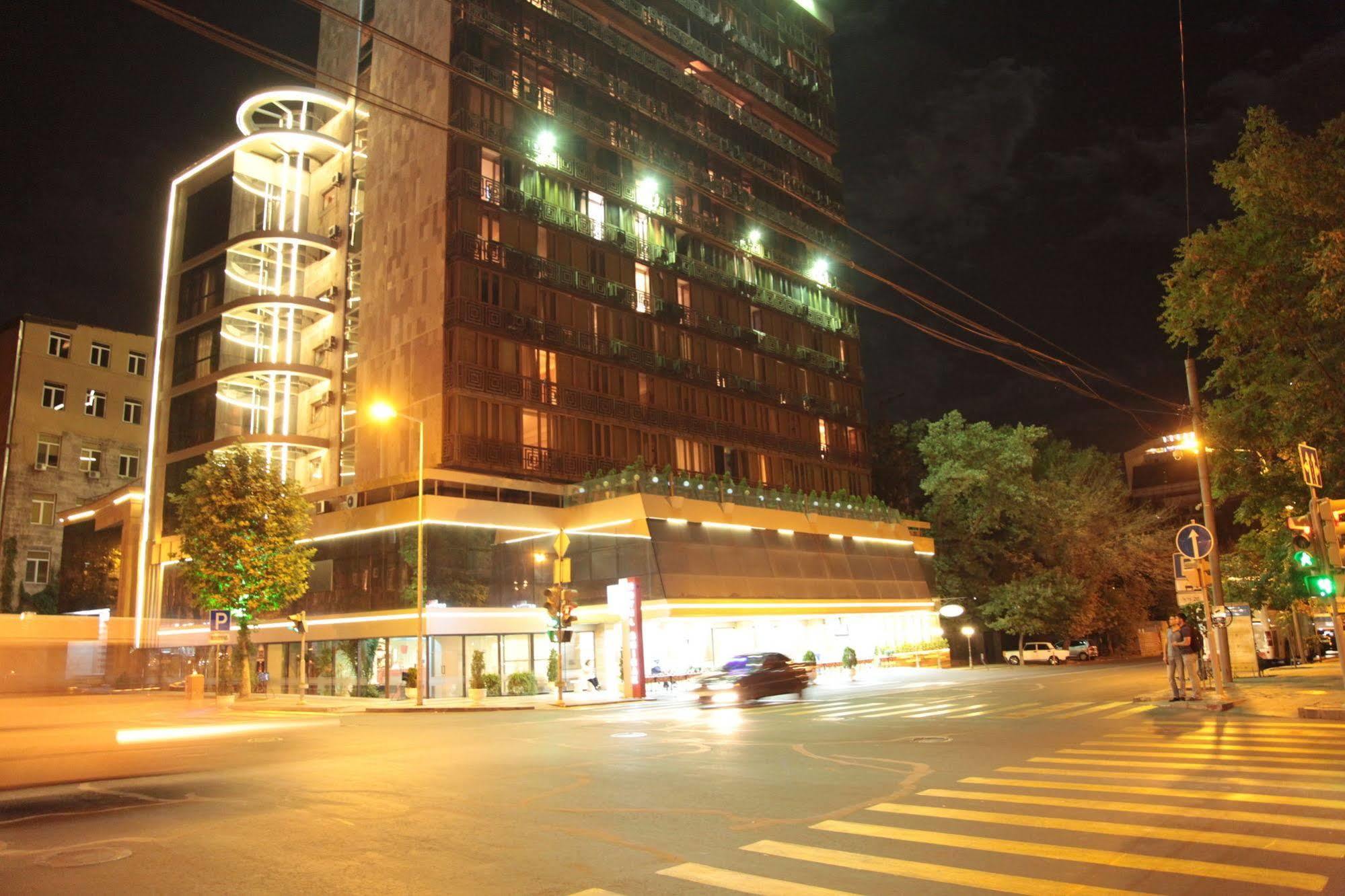 Shirak Hotel Ereván Exterior foto