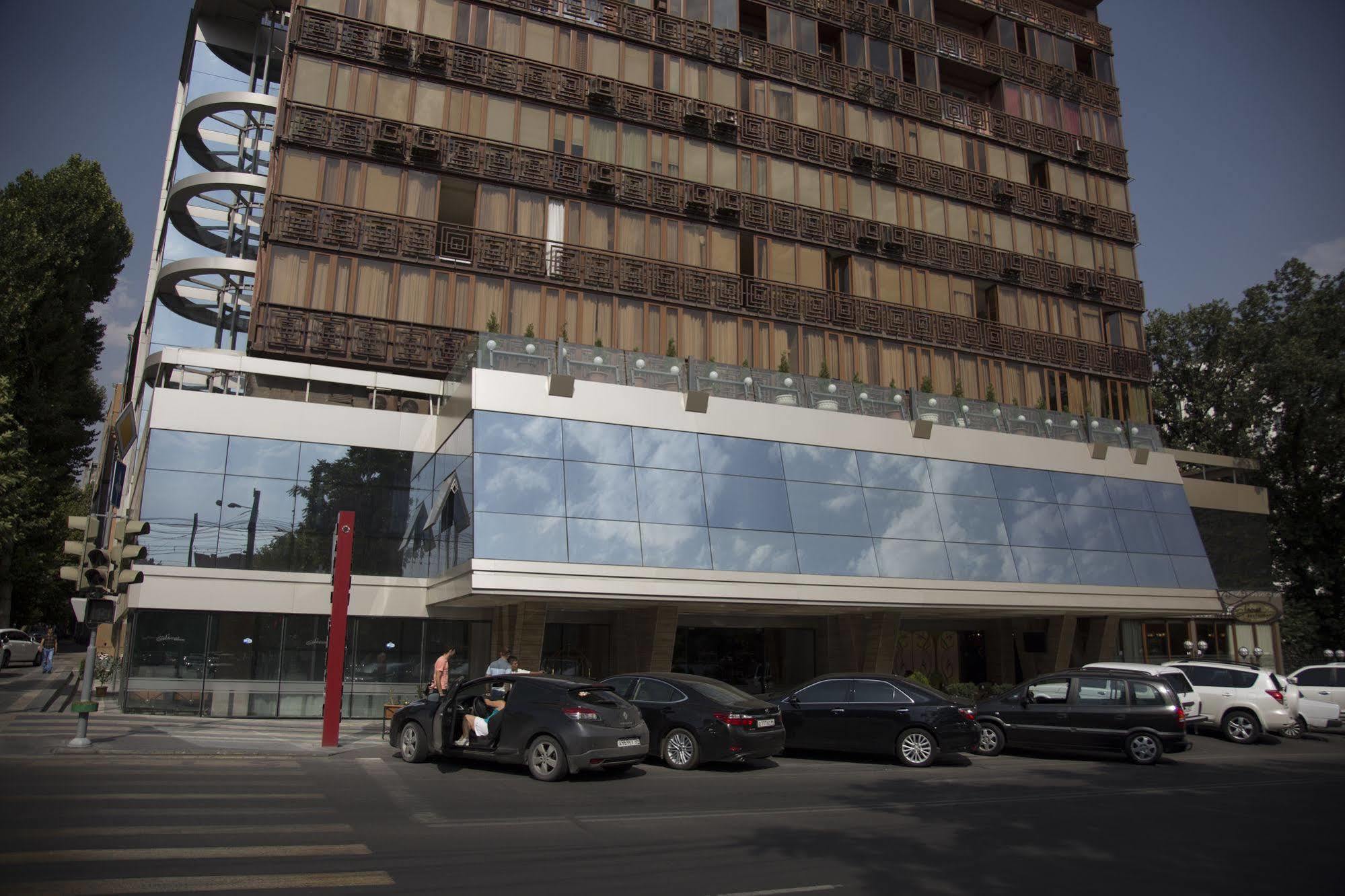Shirak Hotel Ereván Exterior foto